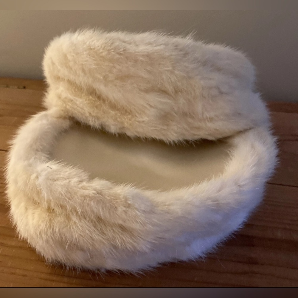 Deborah Exclusive mink, pillbox Hat,From 1950s.